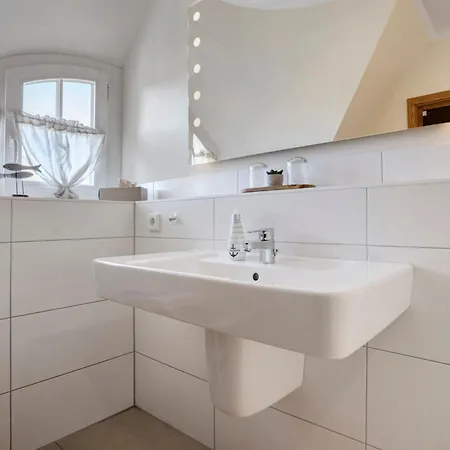 Ferienhaus Idyllisches Reethaus In Strandnähe Fuhlendorf (Mecklenburg-Vorpommern)