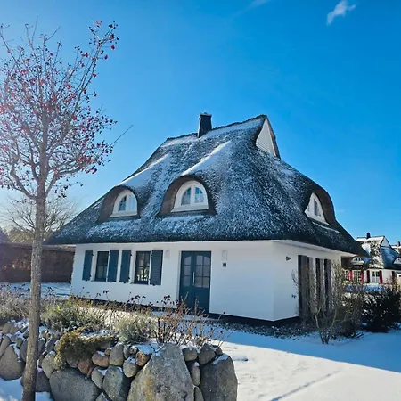 Ferienhaus Idyllisches Reethaus In Strandnähe Fuhlendorf (Mecklenburg-Vorpommern)